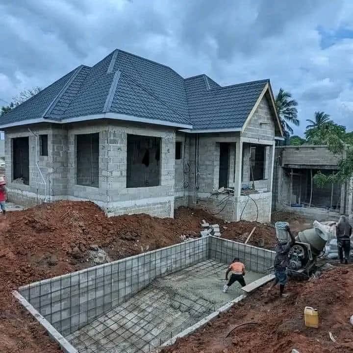 Turnkey Luxury Villa Construction with Parapet Moulding & Pool - Slide 1